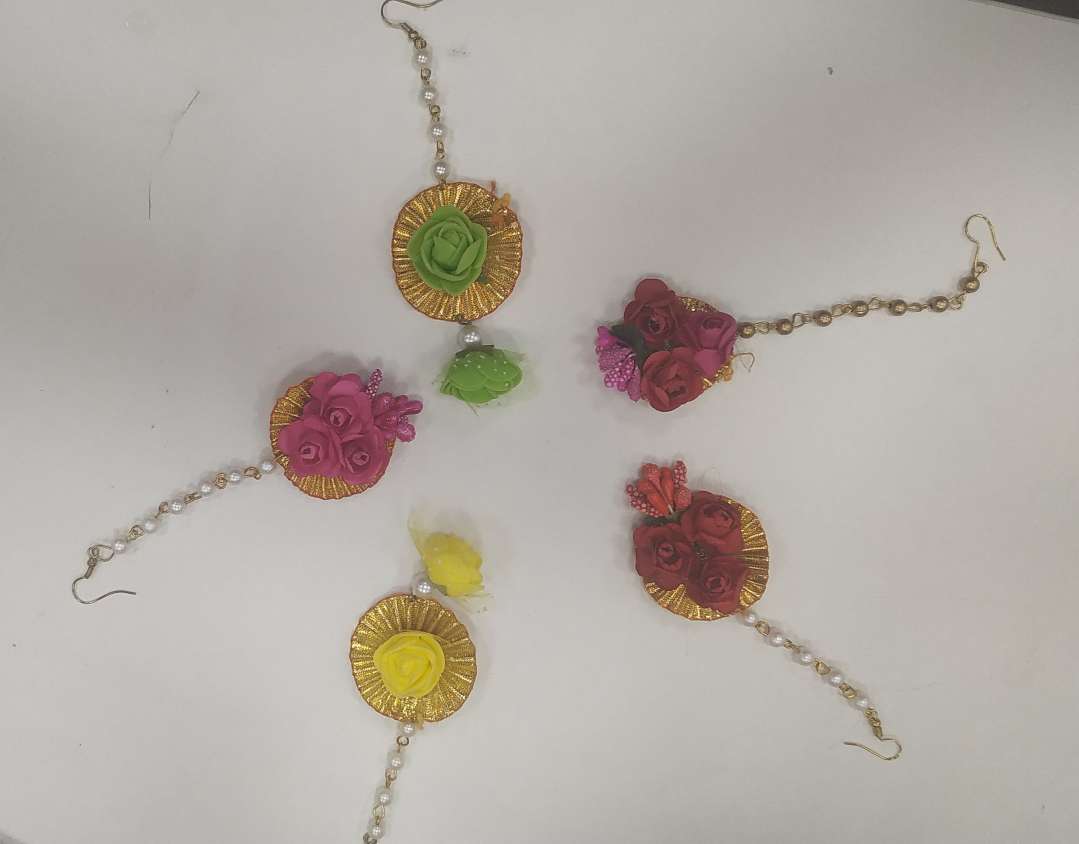 Floral Pattern Maang Tikka