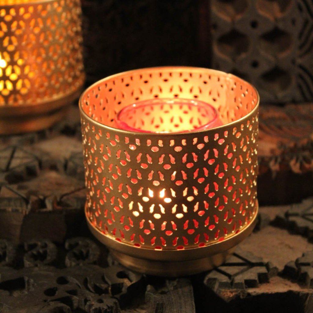 Eye-catching Handcrafted Votive Iron Glass T-light Holder