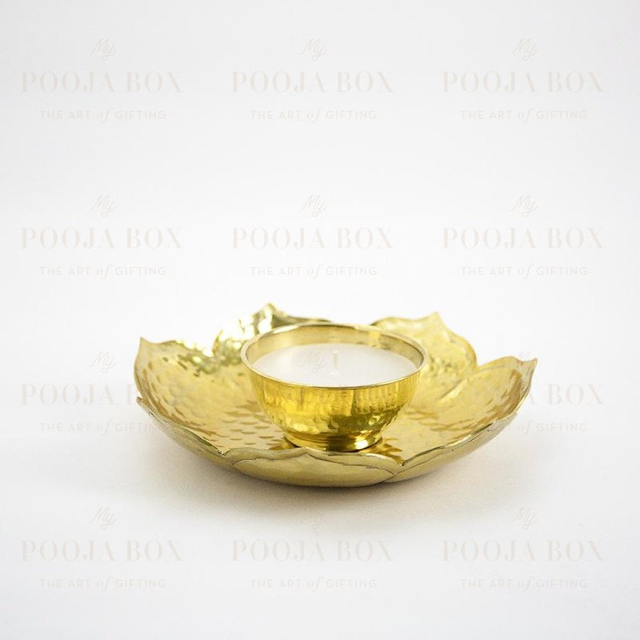 Alluring Golden Leafy Candle Showpiece Holder