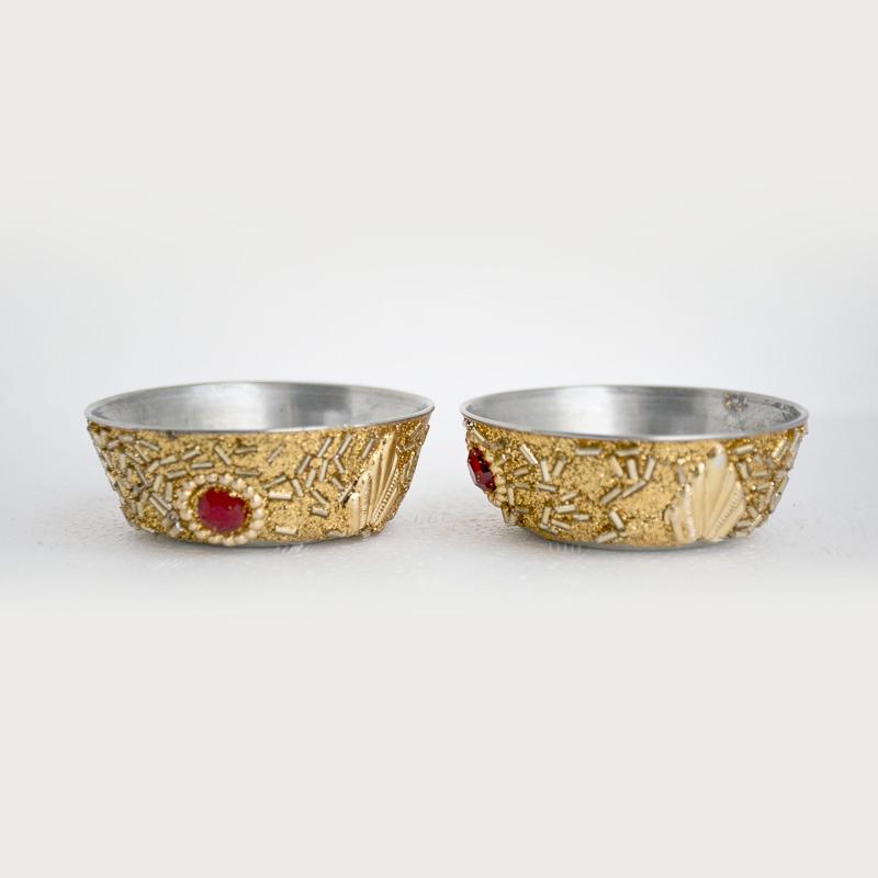 golden_with_bowls