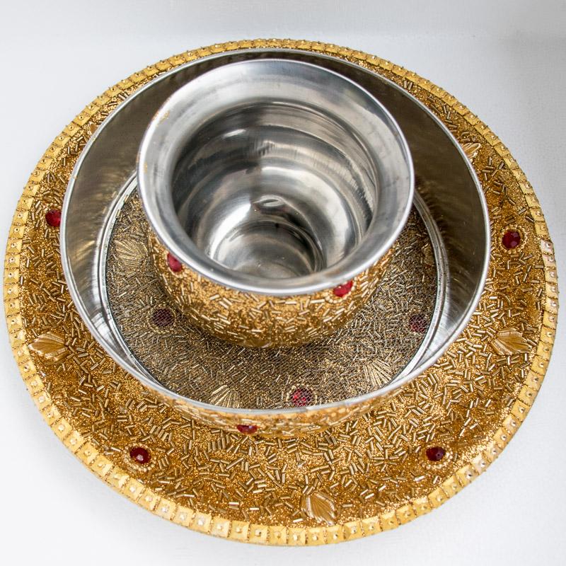 golden_with_bowls